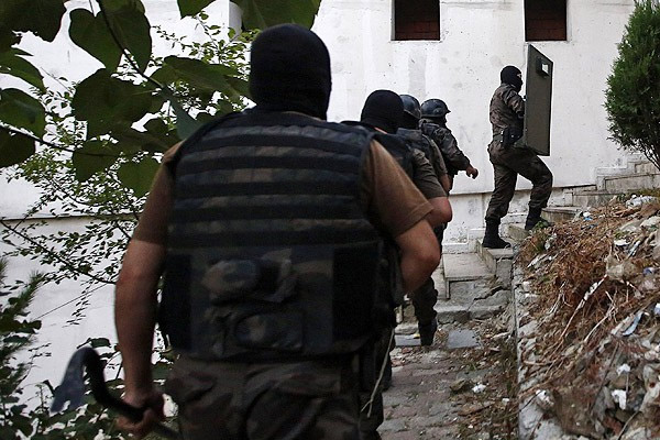 Van'daki operasyonlarda 9 tutuklama