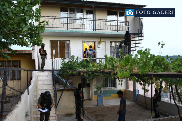 İzmir ve Adana'da operasyon