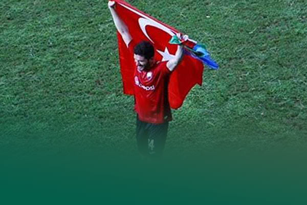 Türk bayrağı açan futbolcu tutuklandı