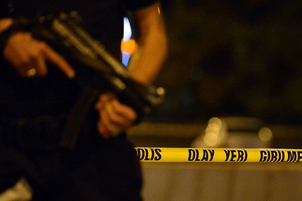 İzmir'de karakola saldırı