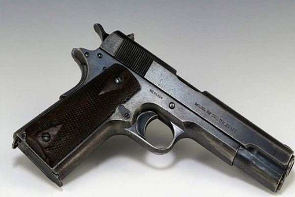 Toprak altından çuvallarla silah çıktı