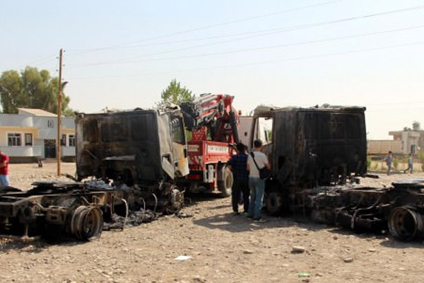 PKK Şırnak'ta 2 TIR'ı yaktı