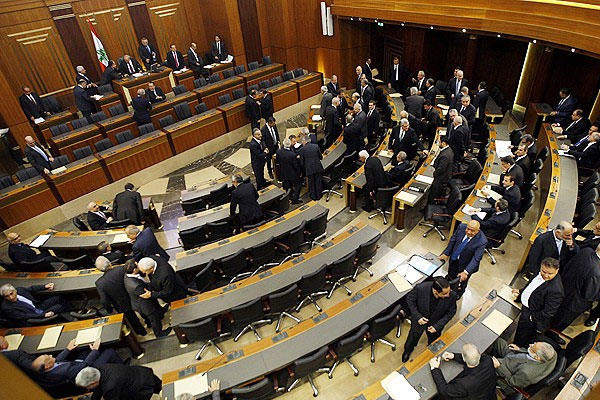 Lübnan'da cumhurbaşkanı yine seçilemedi