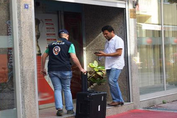 8 kuruma aynı anda 'paralel' baskını