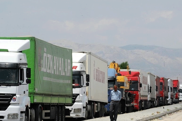 İran, Türkiye sınırını tek yönlü kapattı