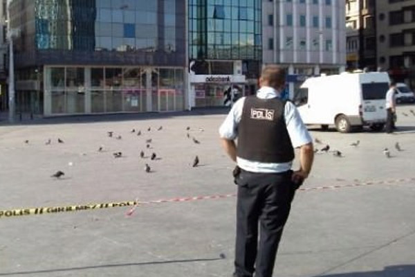 Taksim Meydanı'nda şüpheli paket