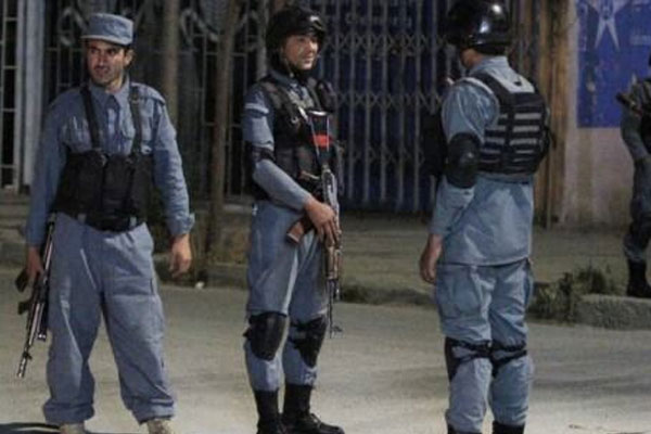 Polisi üniforması giyip polis öldürdüler