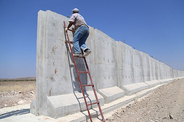 Suriye sınırına 3 metrelik beton duvar