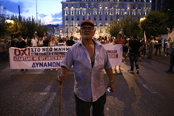 Yunanistan'da kurtarma paketi protestosu