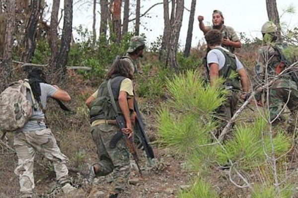 Esed Türkmenlere 'napalm' bombası attı