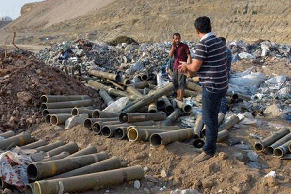 Çöplükte merak uyandıran tanksavar füze kartuşu