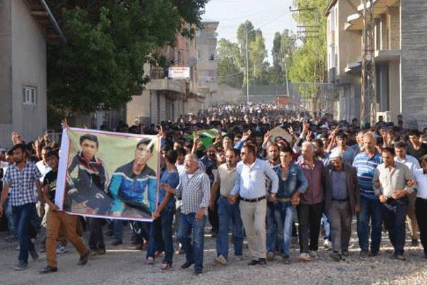 Öldürülen çocuklar toprağa verildi