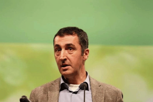 Özdemir: Türkiye Alman askerlerini tehlikeye atıyor