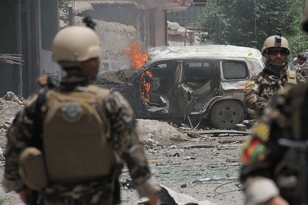 Taliban çifte saldırı düzenledi