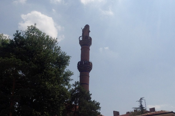 Fırtına minare devirdi