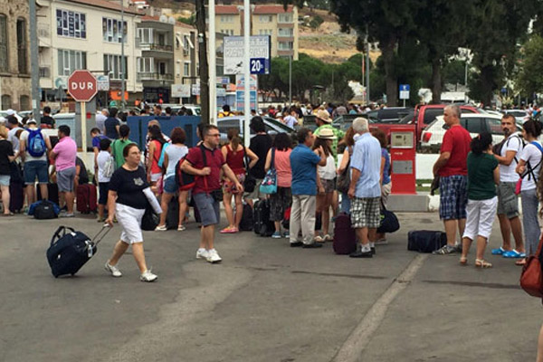 Balıkesir'de Yunan adaları kuyruğu
