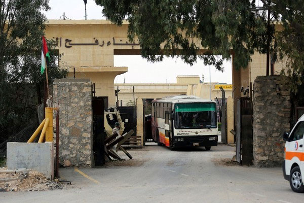 Mısır Refah Sınır Kapısı'nı açtı