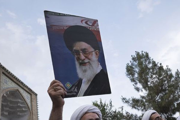 Hamaney: Nükleer anlaşma onaylanmayabilir