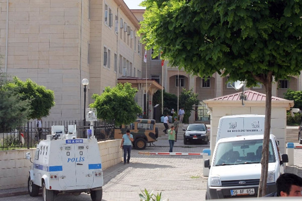 Polis lojmanına saldıran kişi yakalandı