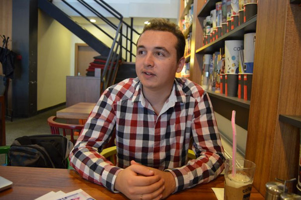 Google'ı reddetti  Facebook ile anlaştı