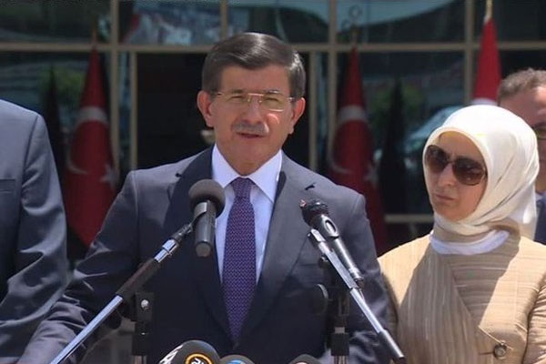 Sare Davutoğlu'ndan acılı aileye taziye ziyareti