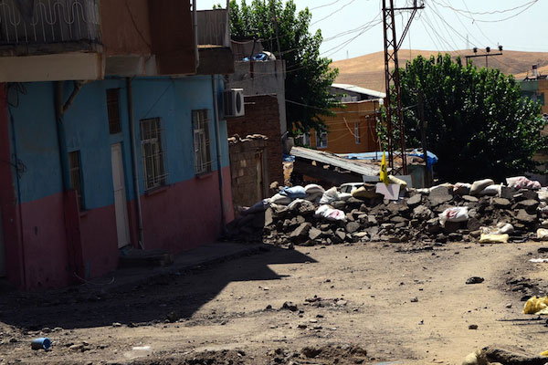 Sokağa çıkma yasağı ilan edilen Silvan'da çatışma