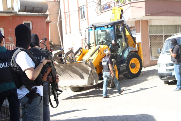 Şırnak’ta hendekler kapatılıyor