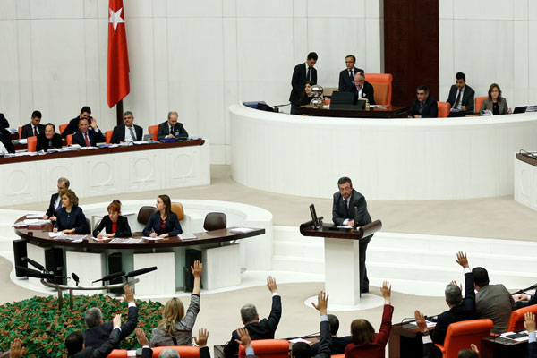 Türkiye ilk kez seçim hükümetine gidiyor