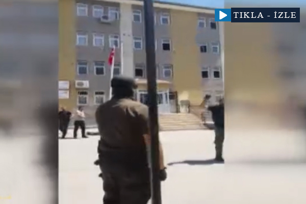 Özel harekat bayrağı göndere böyle çekti