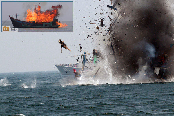 Beş tekneyi havaya uçurdular