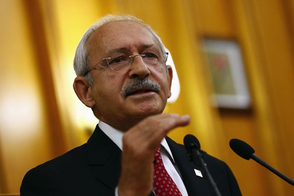 CHP liderinin masasındaki seçim anketi