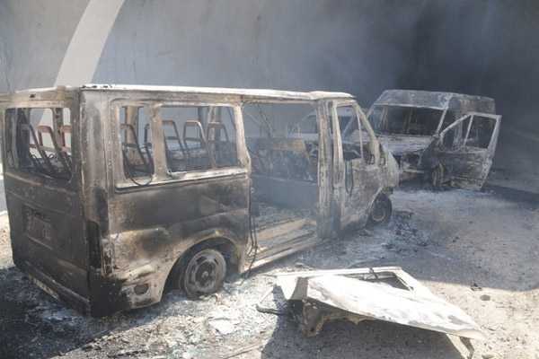 PKK 30 iş makinesi ve aracı yaktı