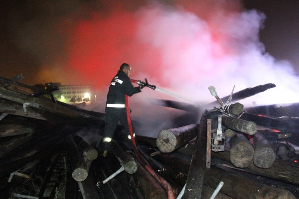 Bursa'da 150 elektrik direği yandı