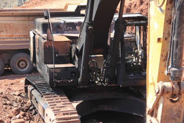 PKK, Şemdinli'de iş makinesini yaktı