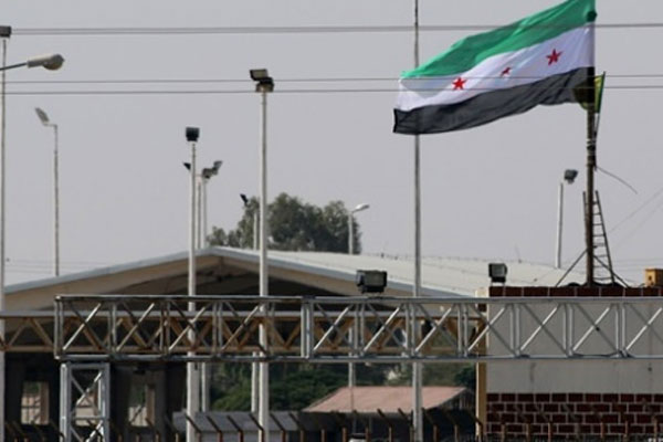 Tel Abyad'a ÖSO bayrağı dikildi