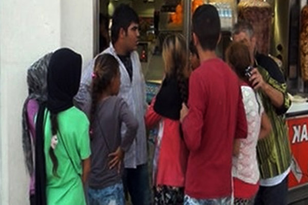 Suriyeli çocuklara döner ısmarlayıp kaçtı