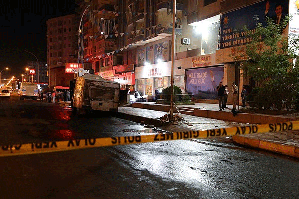 AK Parti İl Başkanlığı'na bombalı saldırı