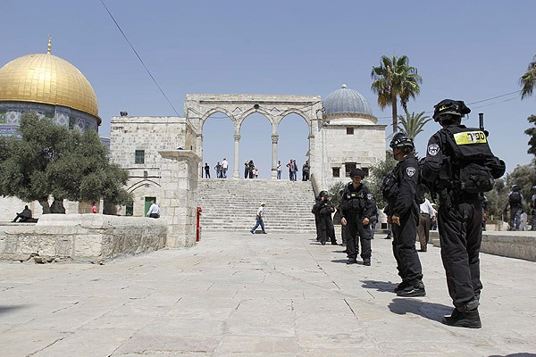 Kadın ve çocuklara Mescid-i Aksa'ya giriş engeli