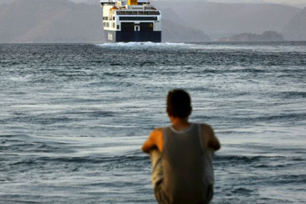 Türkiye'den Yunan adalarına yüzerek geçti