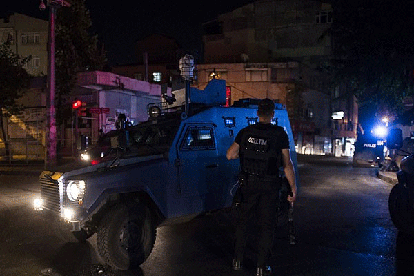 Okmeydanı'nda otobüse saldırı