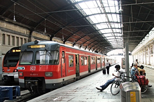 Almanya'da göçmenlere iğrenç saldırı