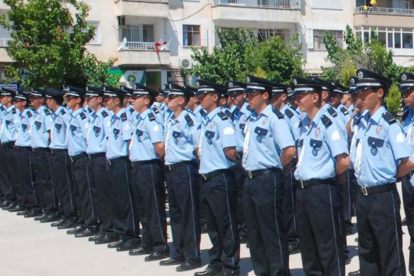 'Polislerin evleri işaretleniyor'