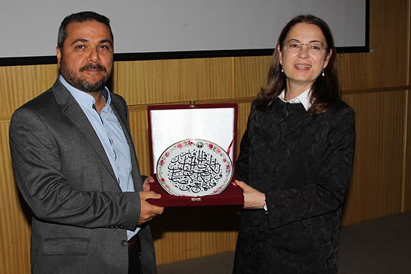 Bakan İslam'dan İHH'ya plaket