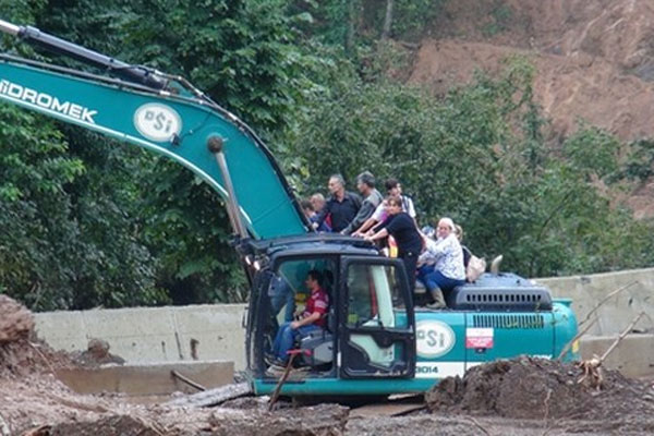 Hopa'da yaralar sarılıyor
