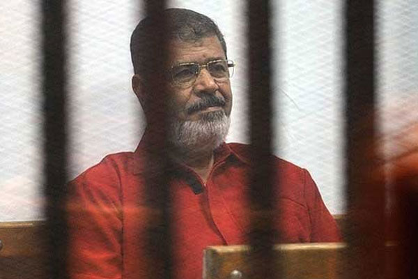 Mursi'nin 'casusluk davası' yine ertelendi