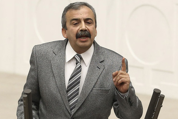 Sırrı Süreyya Önder'den 'Beşiktaş' açıklaması