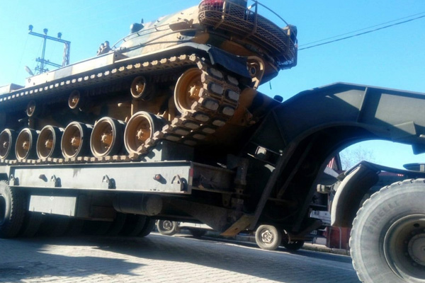 Sınıra tank sevkiyatı sürüyor