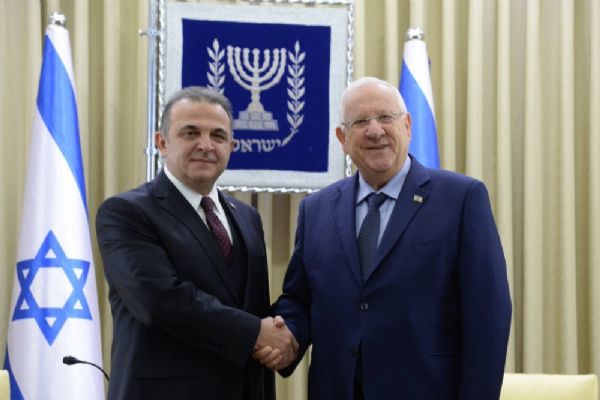 Tel Aviv Büyükelçisi Kemal Ökem'den güven mektubu