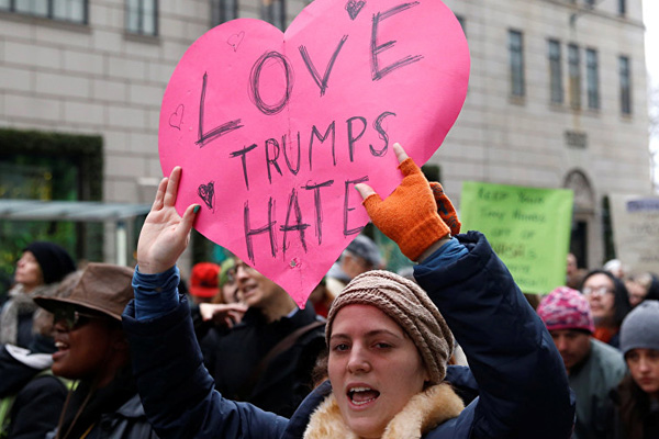 ABD'li kadınlar Trump'a karşı yürüdü