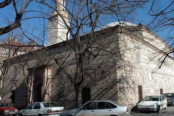 Tarihi cami yardım bekliyor